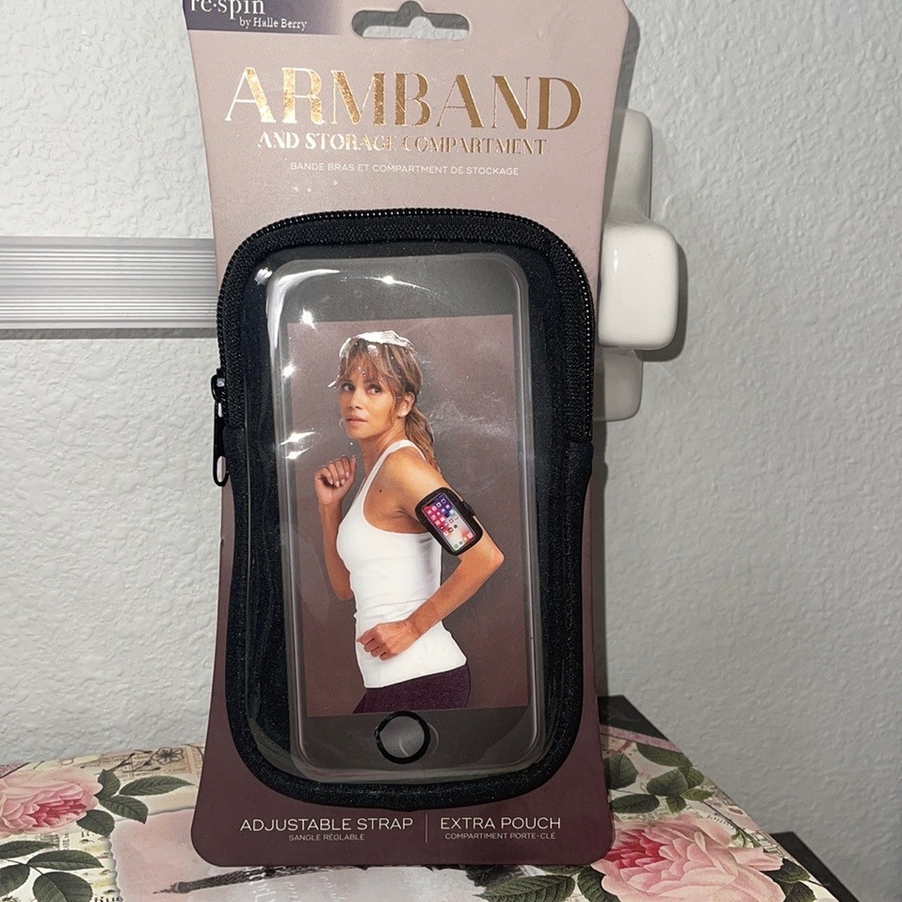 Re.spin Armband and Storage Department.
